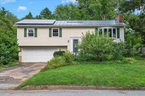 Photo of 5 Yandow Drive, South Burlington, VT 05403 (MLS # 5105505)