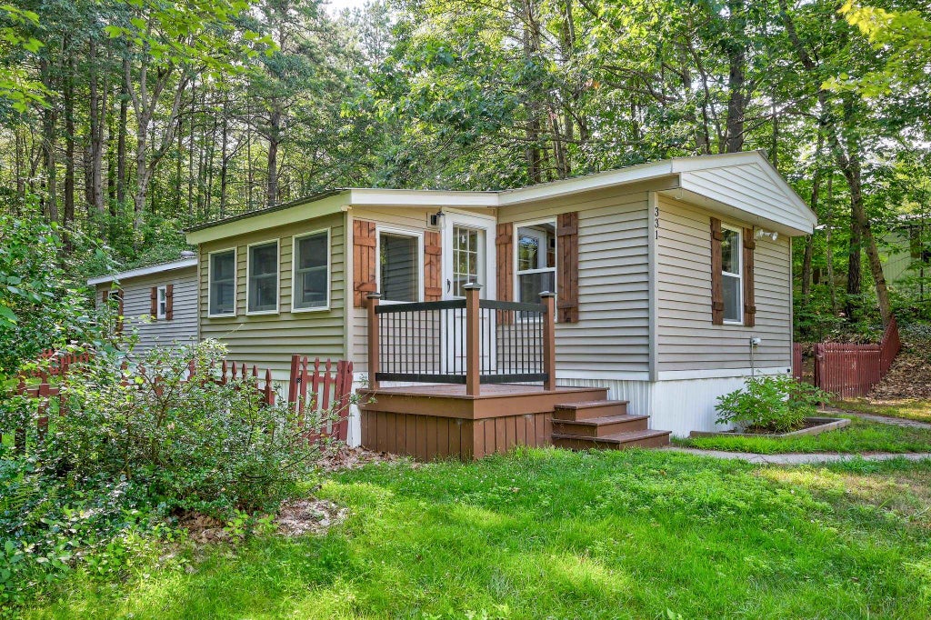 Photo of 331 Lamplighter Drive, Conway, NH 03818 (MLS # 5109041)