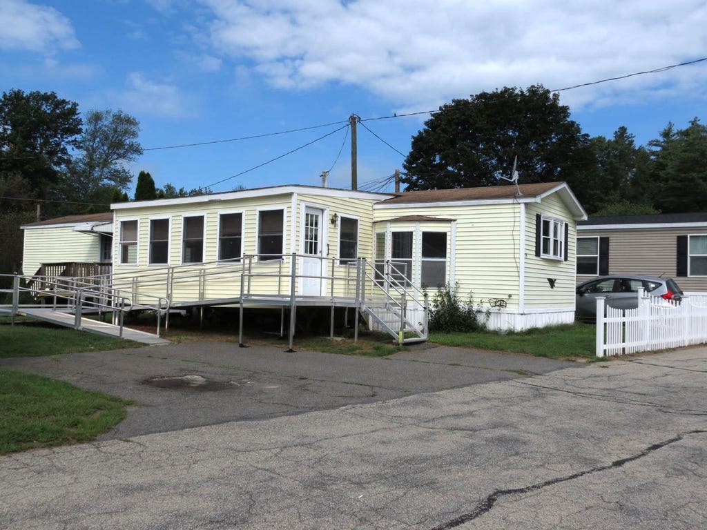 Photo of 29 Derlon Lane, Litchfield, NH 03052 (MLS # 5105583)