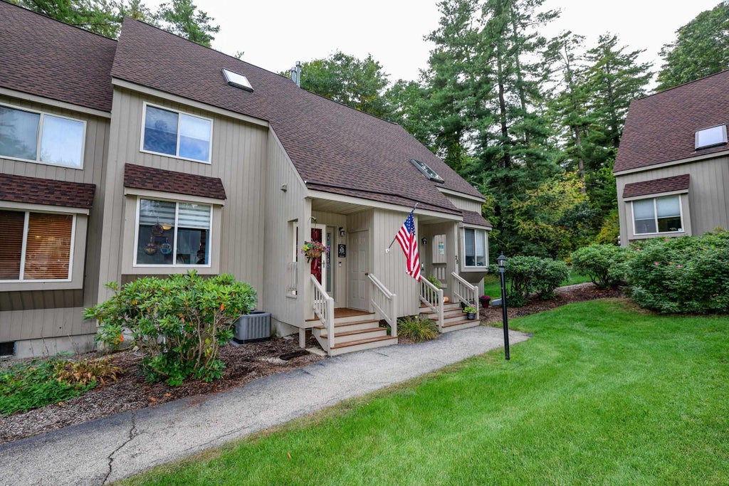 Photo of 27 Suffolk Court #168, Bedford, NH 03110 (MLS # 5112469)
