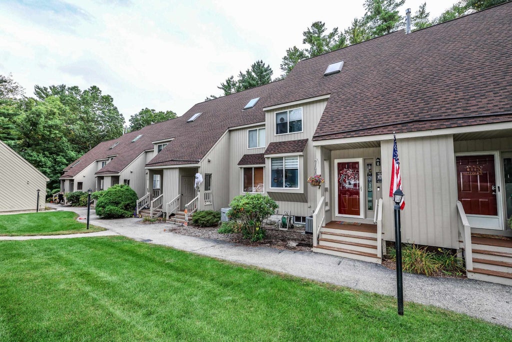 Photo of 27 Suffolk Court #168, Bedford, NH 03110 (MLS # 5112469)