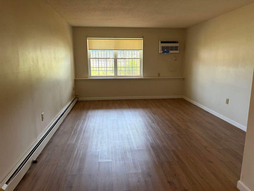 Photo of 904 White Cedar Boulevard, Portsmouth, NH 03801 (MLS # 5102171)