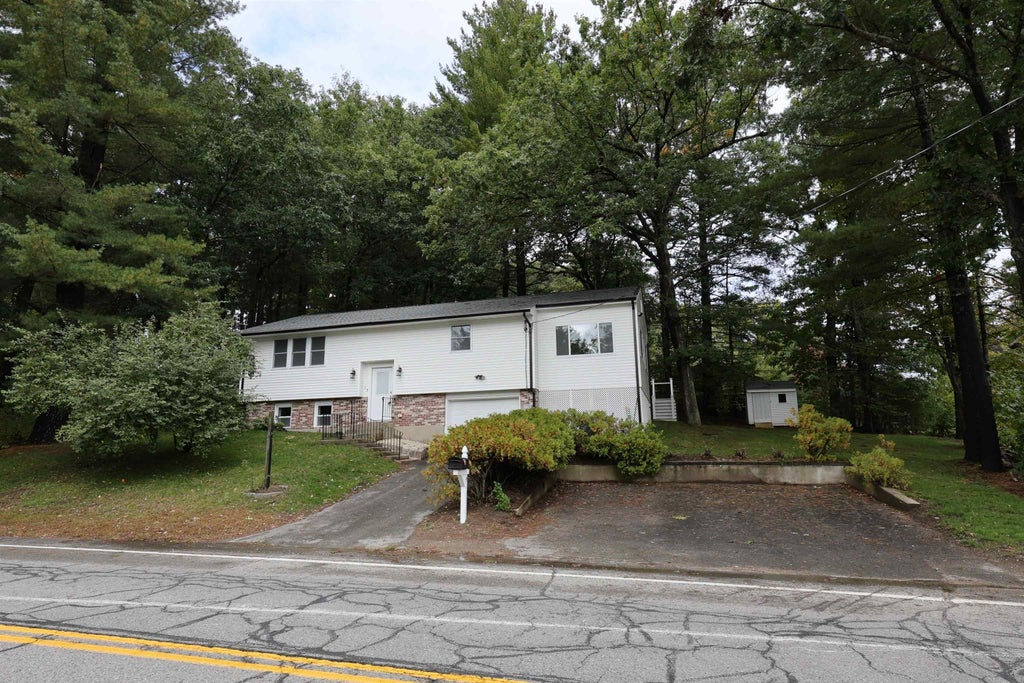 Photo of 19 New Searles Road, Nashua, NH 03062 (MLS # 5113340)