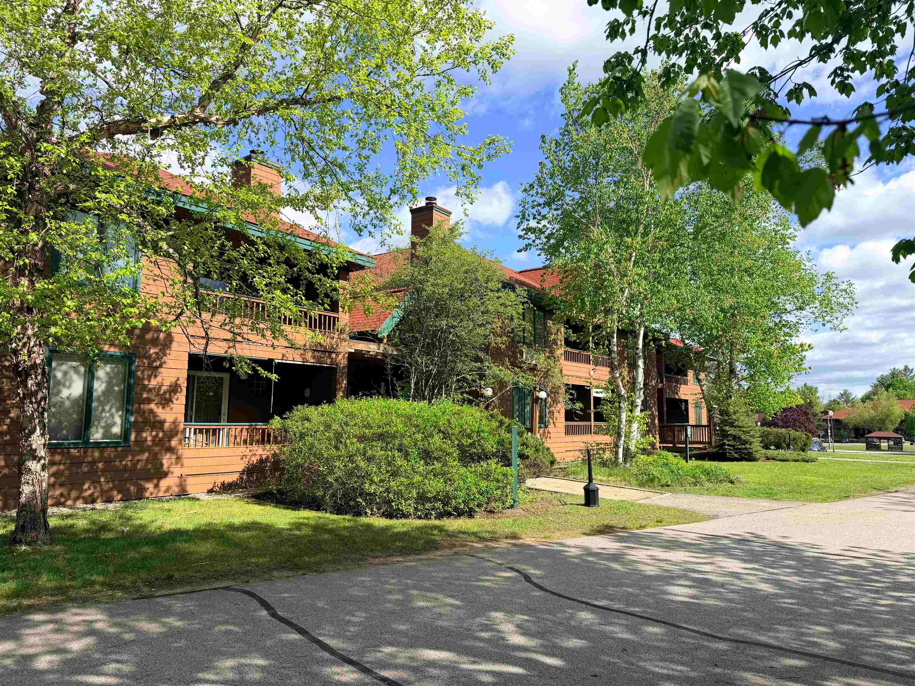 10 Lakeside W Drive 53