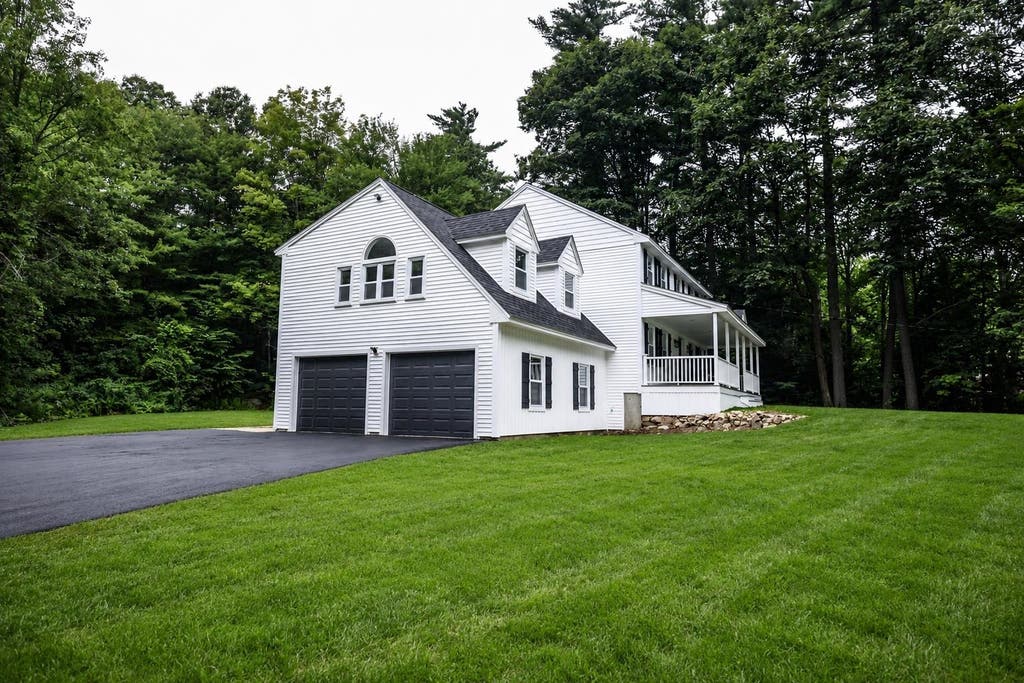 Photo of 157 Hooksett Road, Auburn, NH 03032 (MLS # 5102528)