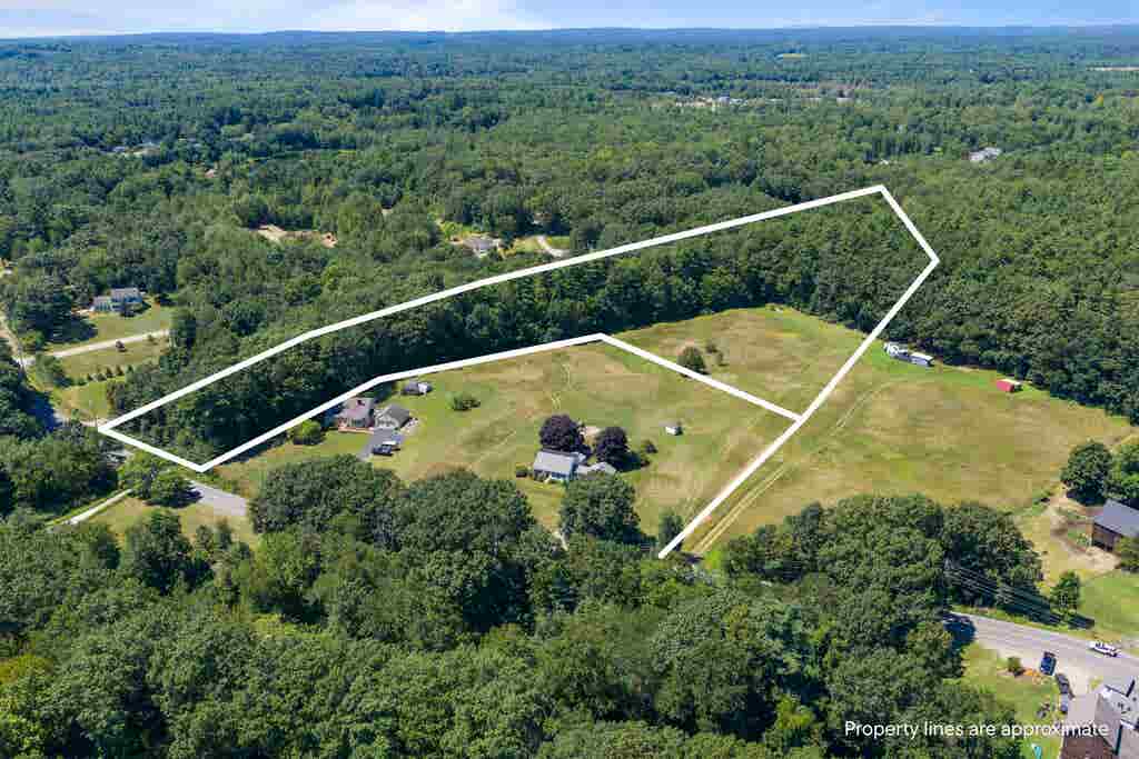 Photo of 21202 Middle, Fremont, NH 03044 (MLS # 5104856)