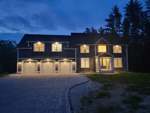 Photo of 12 Zeland Drive, Dover, NH 03820 (MLS # 5033810)