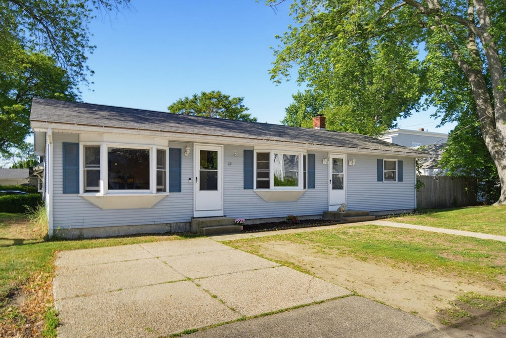 Photo of 25 Crowley Street, Manchester, NH 03103 (MLS # 5096913)