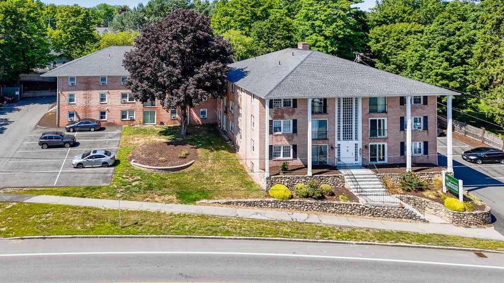 Photo of 90 East Broadway Street #11, Derry, NH 03038 (MLS # 5107975)