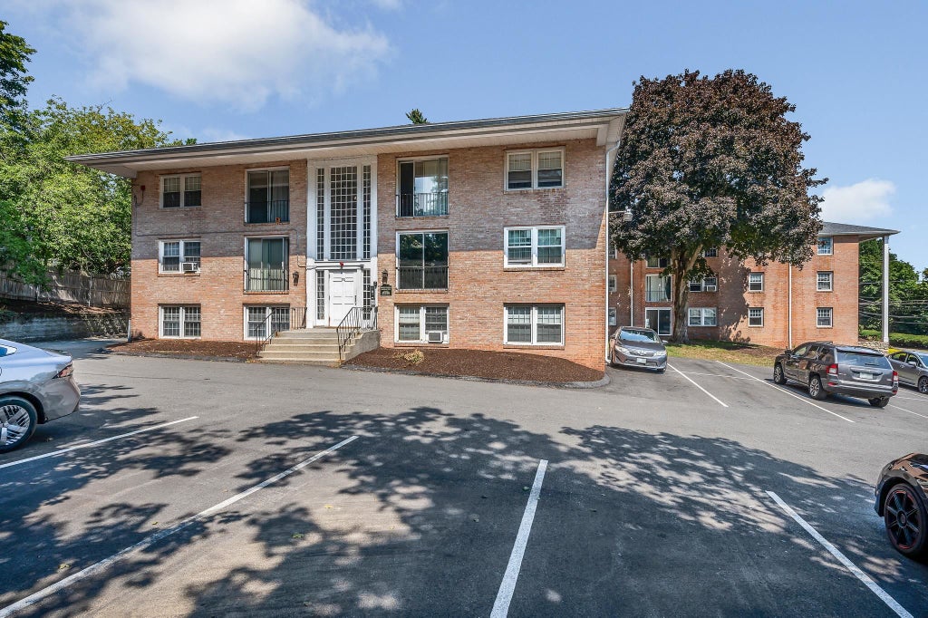 Photo of 90 East Broadway Street #11, Derry, NH 03038 (MLS # 5107975)