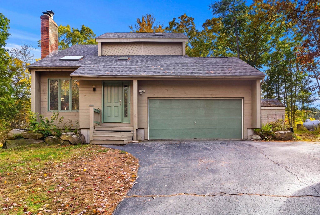 Photo of 10 Evergreen Drive, Hampstead, NH 03841 (MLS # 5115521)