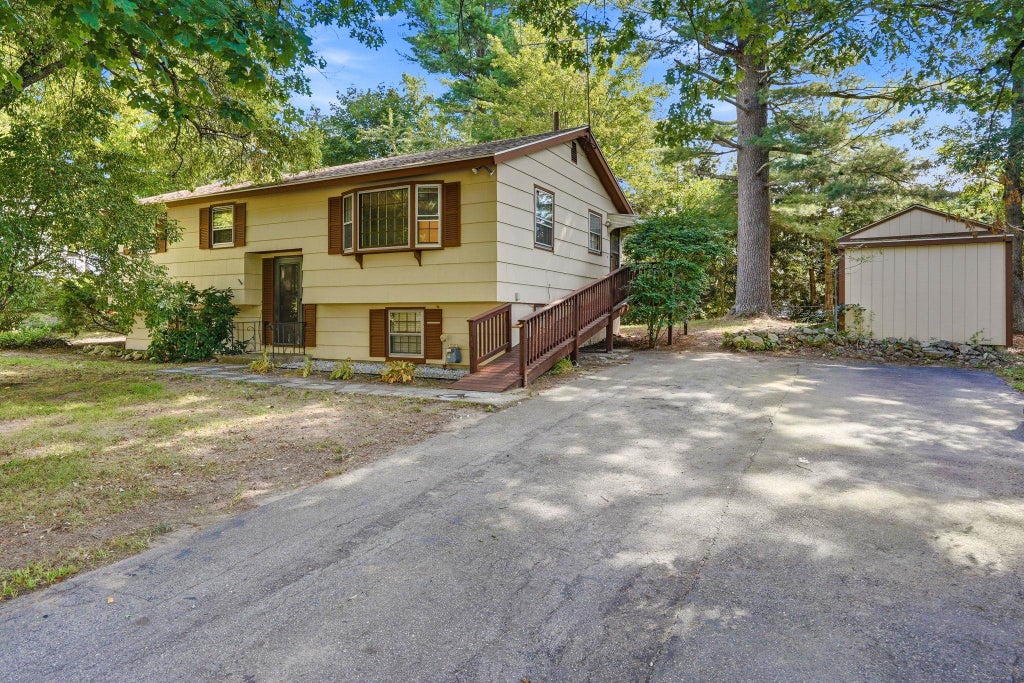 Photo of 98 Conant Road, Nashua, NH 03062 (MLS # 5107296)