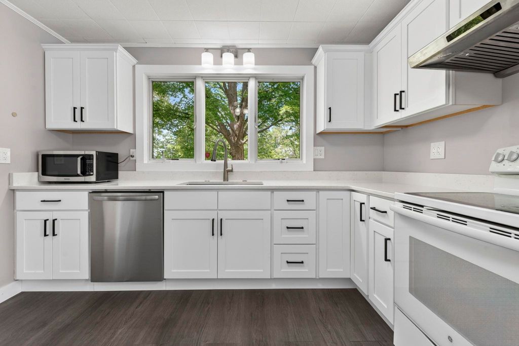 Photo of 58 Lowell Road, Hudson, NH 03051 (MLS # 5091296)