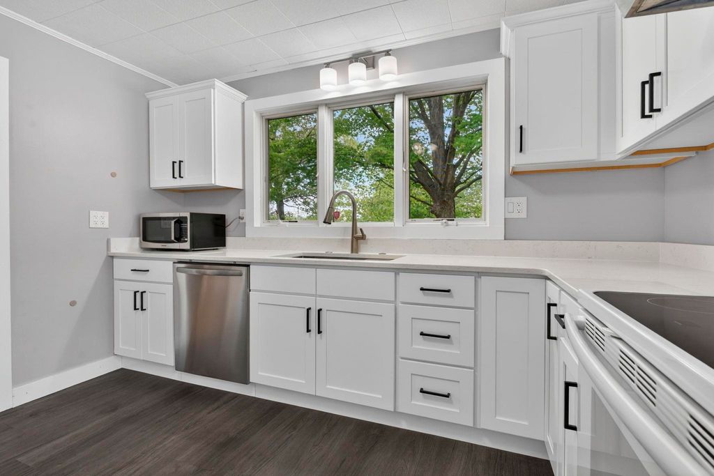 Photo of 58 Lowell Road, Hudson, NH 03051 (MLS # 5091296)
