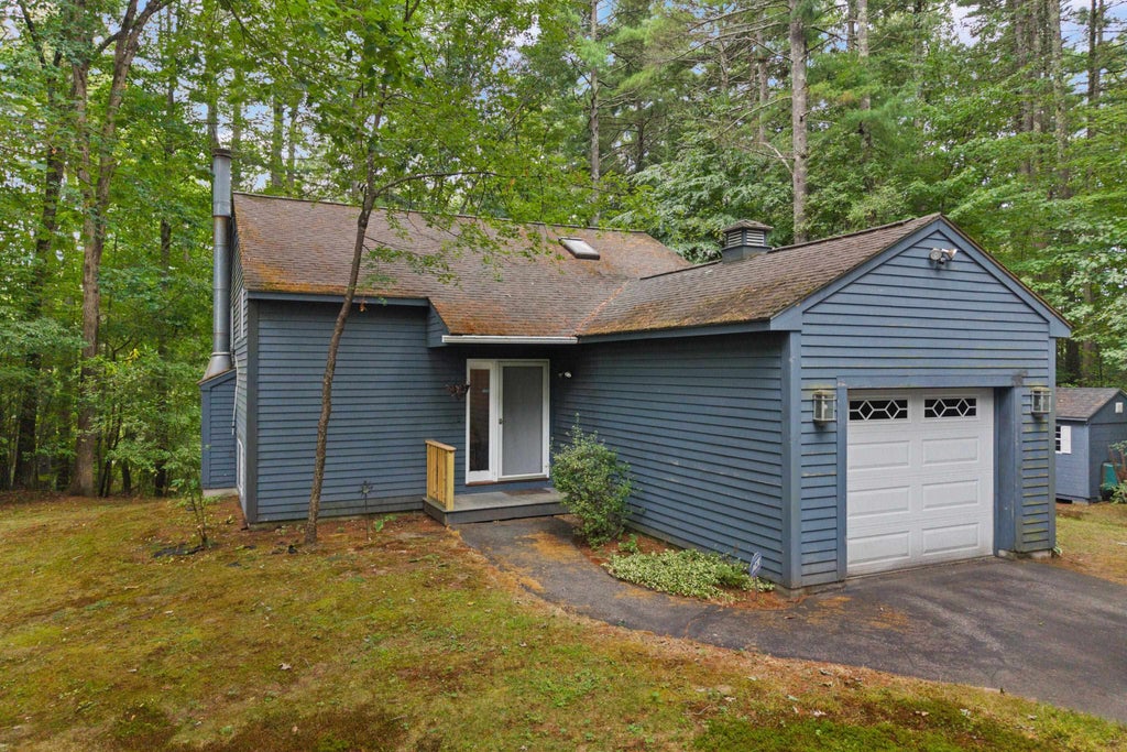 Photo of 17 Edgewood Avenue, Merrimack, NH 03054 (MLS # 5108933)