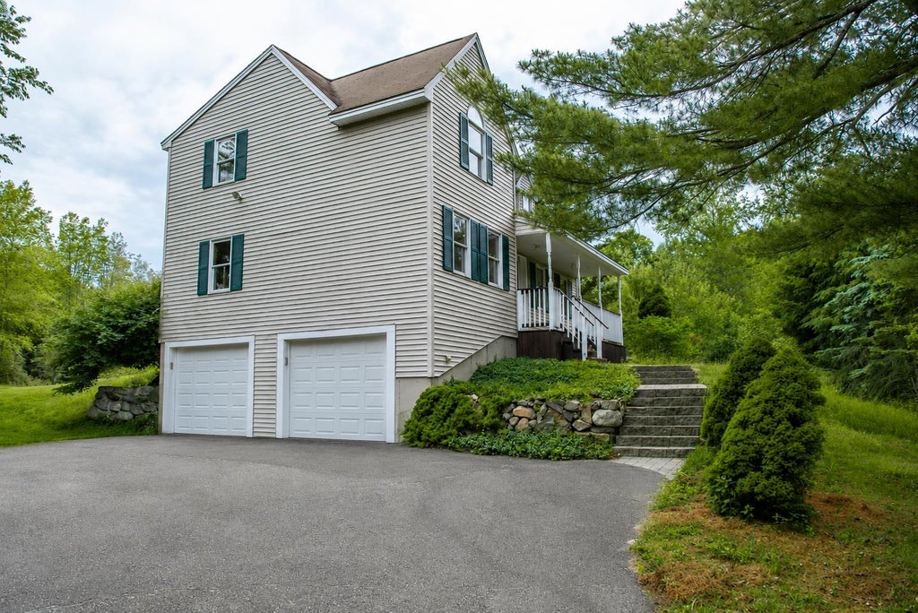 Photo of 4 Bingham Circle, Sandown, NH 03873 (MLS # 5096646)