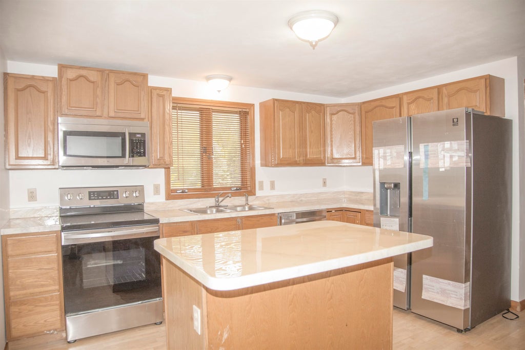 Photo of 4 Bingham Circle, Sandown, NH 03873 (MLS # 5096646)