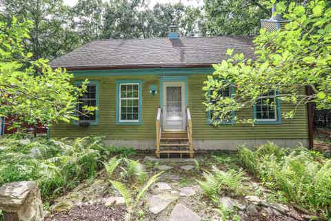 Photo of 15 Ledge Road, Chester, NH 03036 (MLS # 5106758)