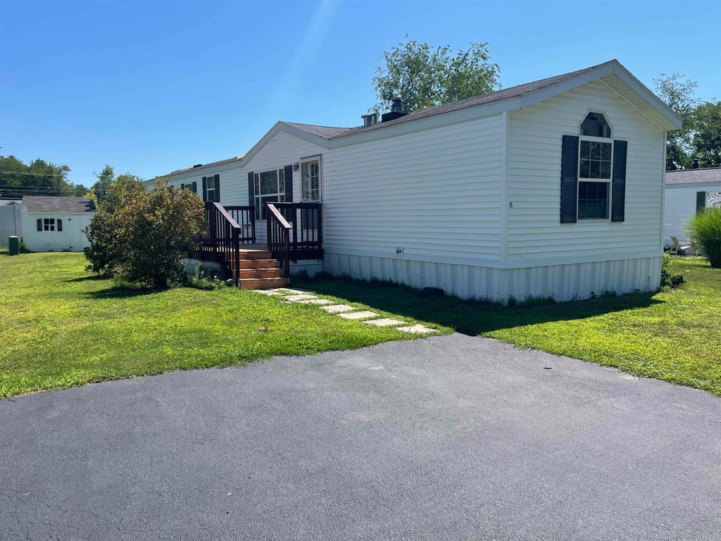 Photo of 11 Colonial Village, Somersworth, NH 03878 (MLS # 5110408)