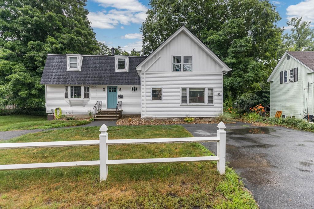 Photo of 18 Brook Street, Derry, NH 03038 (MLS # 5099636)