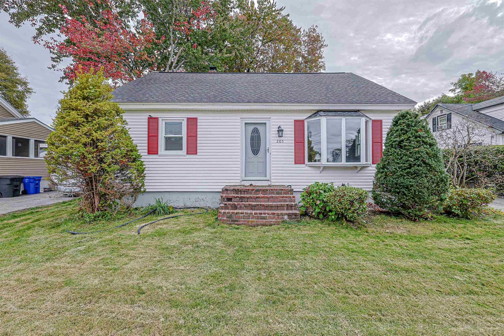 Photo of 205 Bourne Street, Manchester, NH 03103 (MLS # 5113183)