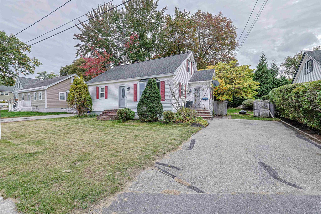 Photo of 205 Bourne Street, Manchester, NH 03103 (MLS # 5113183)