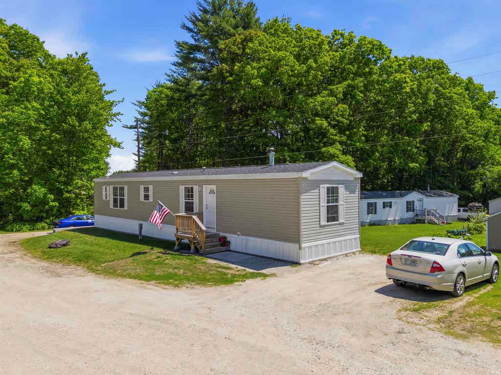 Photo of 11 Daisy Drive, Pittsfield, NH 03263 (MLS # 5093459)