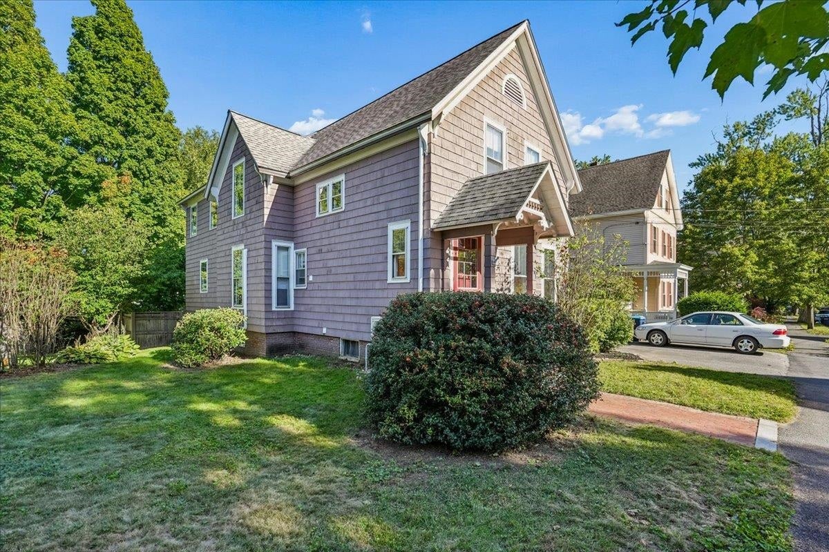 12 Holt Street