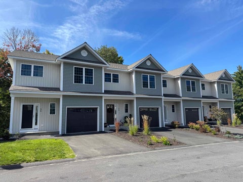 Photo of 5 Dearborn Circle, Goffstown, NH 03045 (MLS # 5081837)