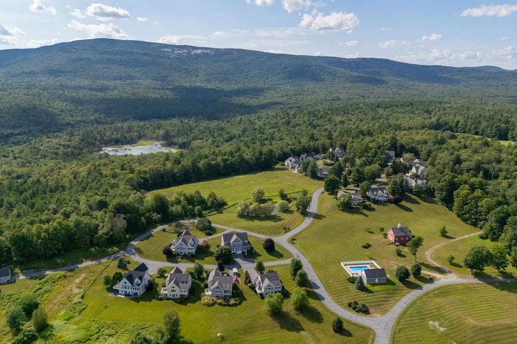 Photo of 33 Wintercroft Circle #5, Grantham, NH 03753 (MLS # 5102358)