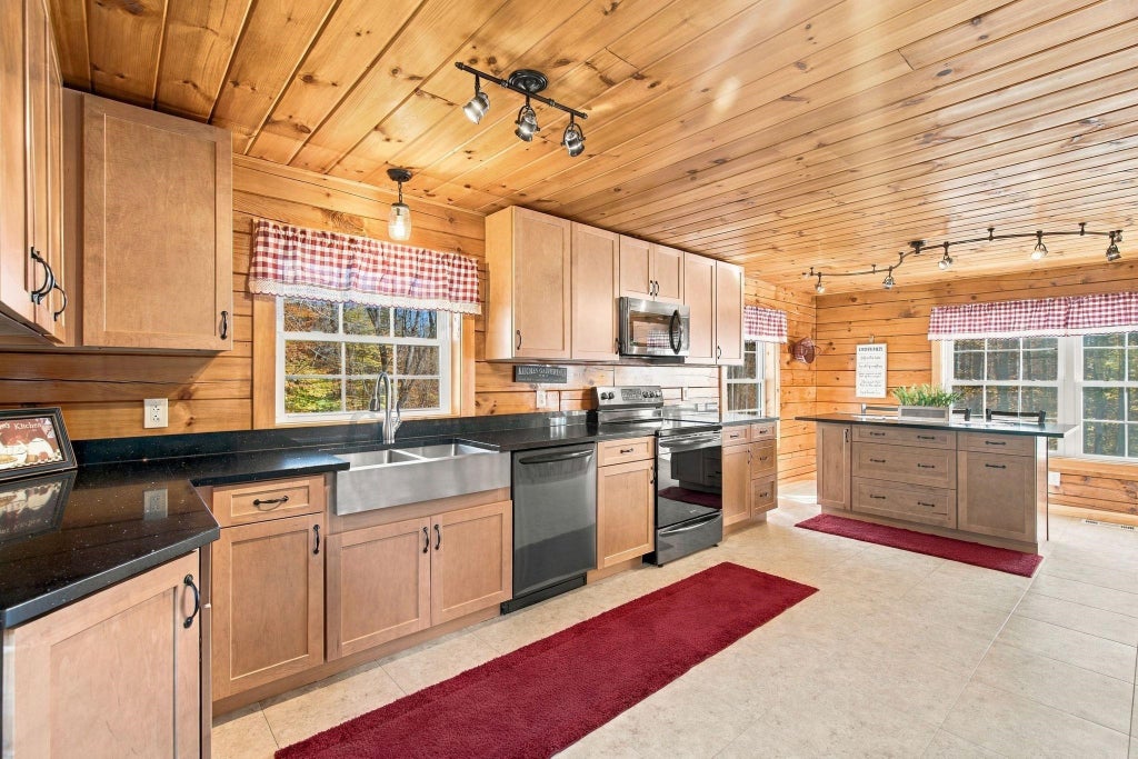 Photo of 226 Ledge Drive, Plainfield, NH 03781 (MLS # 5113433)