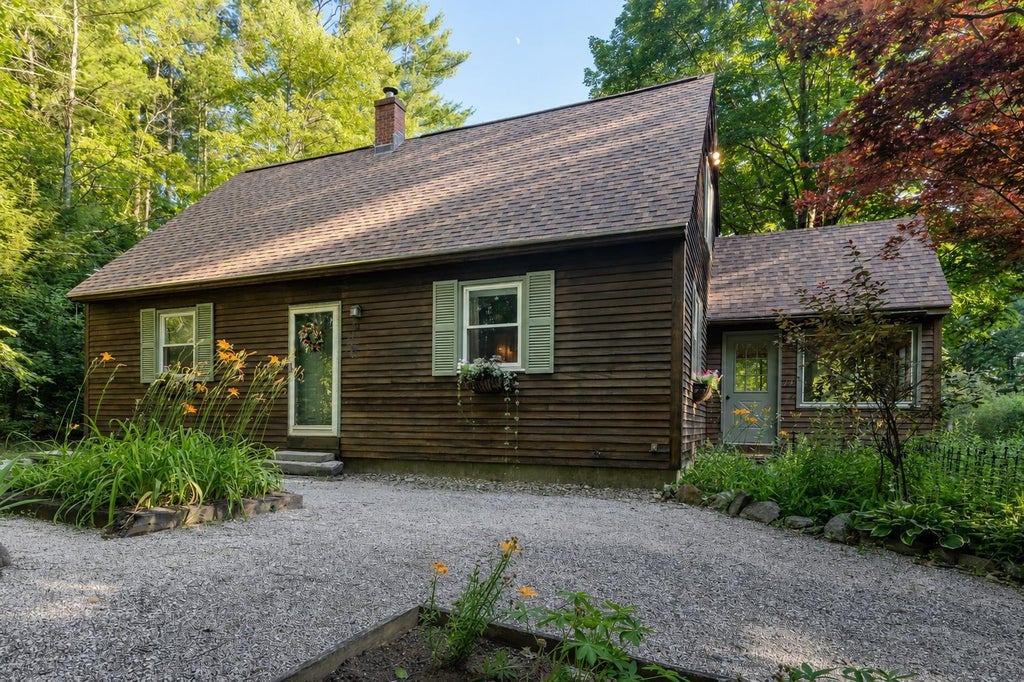 Photo of 79 Ridgewood Circle, Epsom, NH 03234 (MLS # 5101995)