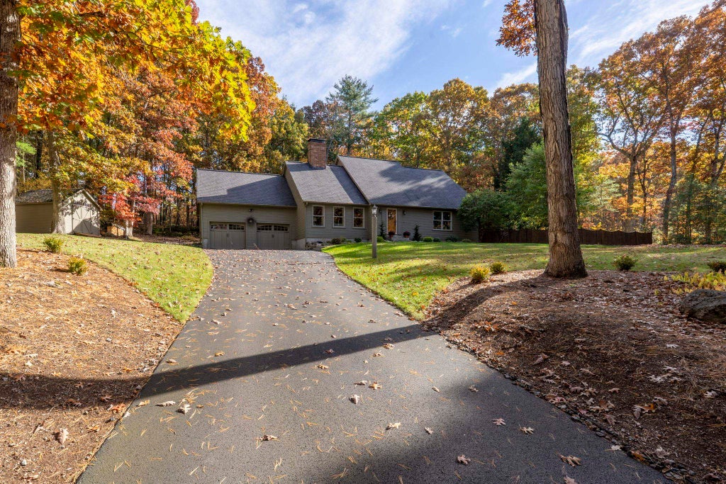 Photo of 27 Grey Rock Road, Bedford, NH 03110 (MLS # 5115945)