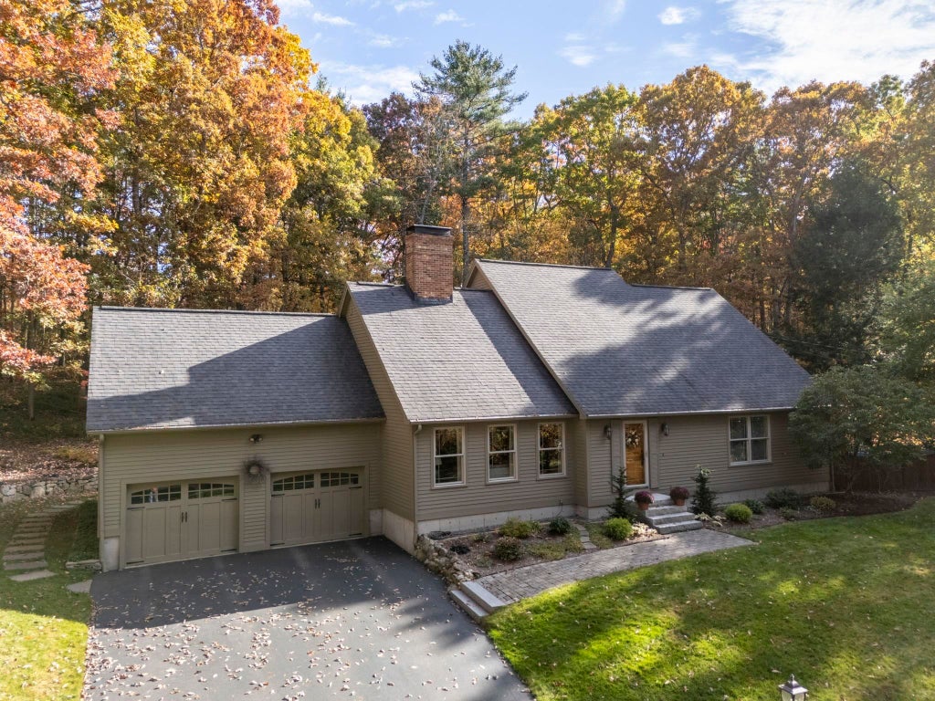 Photo of 27 Grey Rock Road, Bedford, NH 03110 (MLS # 5115945)
