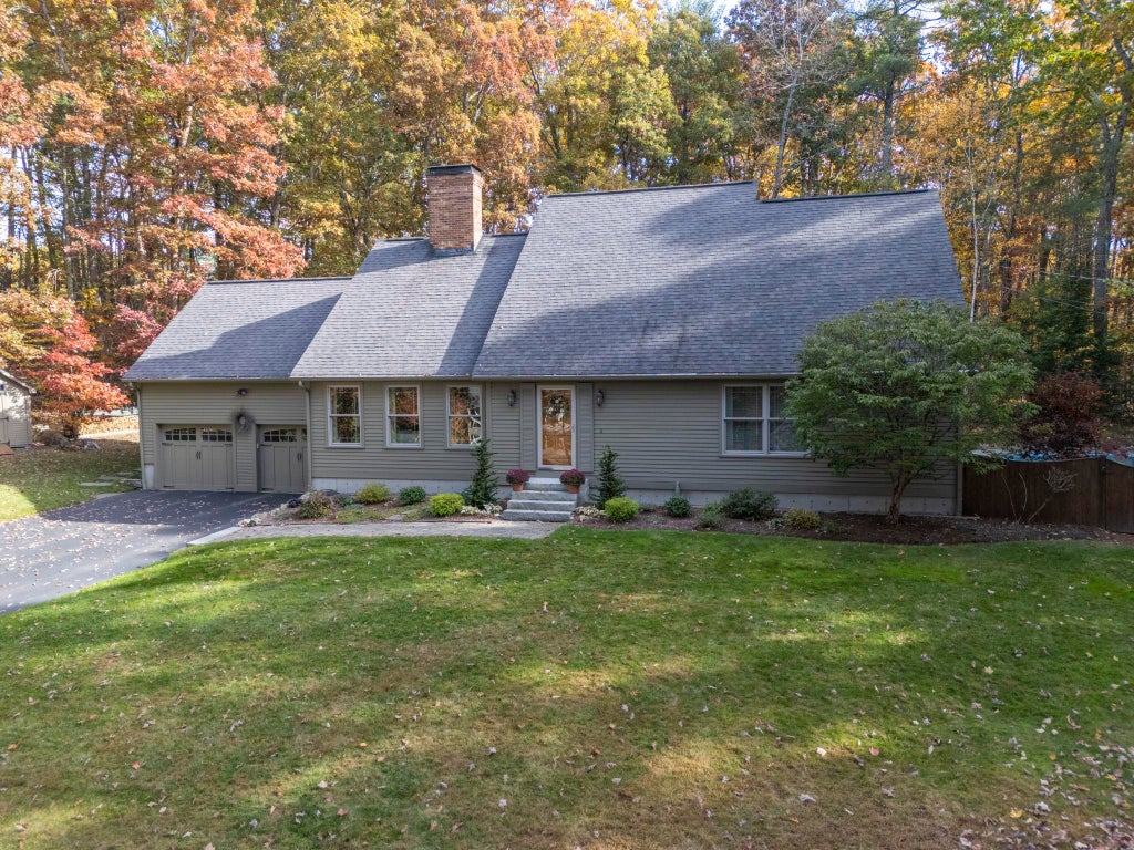 Photo of 27 Grey Rock Road, Bedford, NH 03110 (MLS # 5115945)