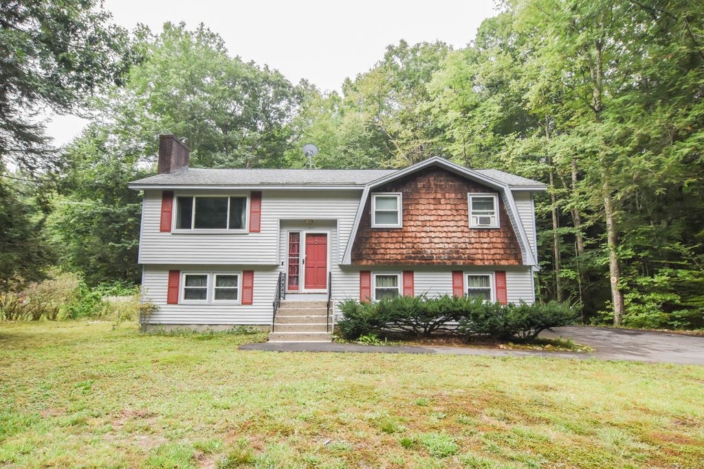 Photo of 30 Davidson Avenue, Merrimack, NH 03054 (MLS # 5109252)