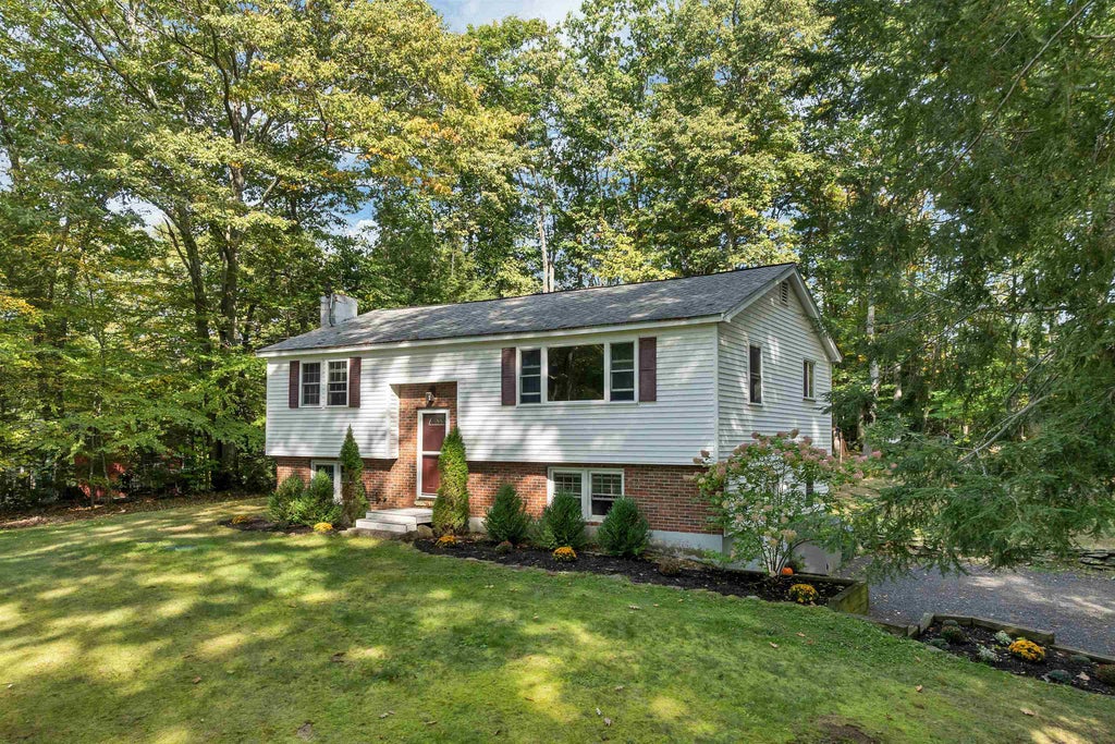 Photo of 9 Epping Woods Road, Epping, NH 03042 (MLS # 5111682)