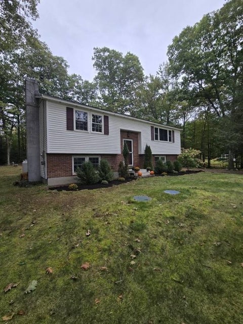 Photo of 9 Epping Woods Road, Epping, NH 03042 (MLS # 5111682)