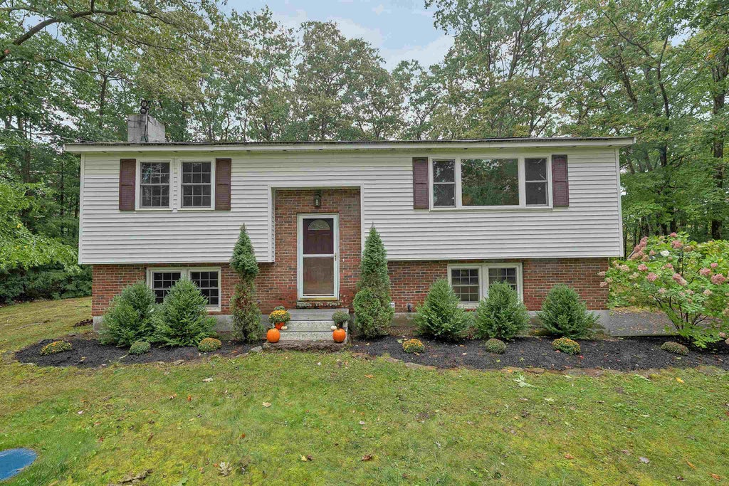 Photo of 9 Epping Woods Road, Epping, NH 03042 (MLS # 5111682)