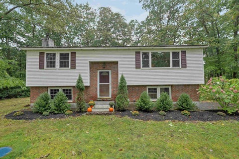 Photo of 9 Epping Woods Road, Epping, NH 03042 (MLS # 5111682)