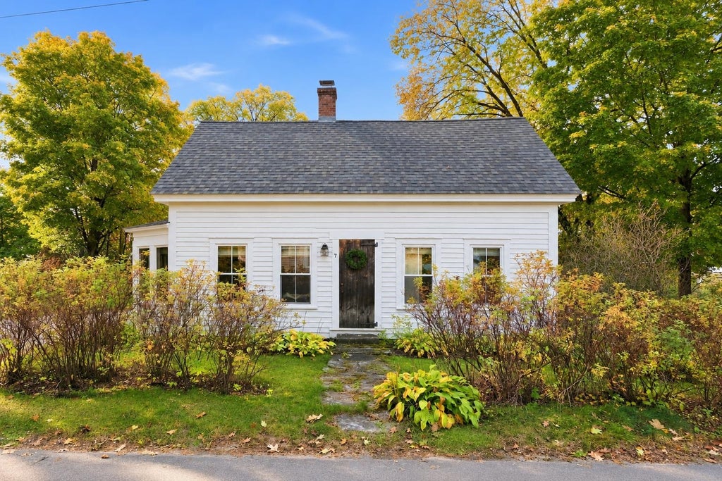 Photo of 7 Poplar Street, Andover, NH 03216 (MLS # 5112920)