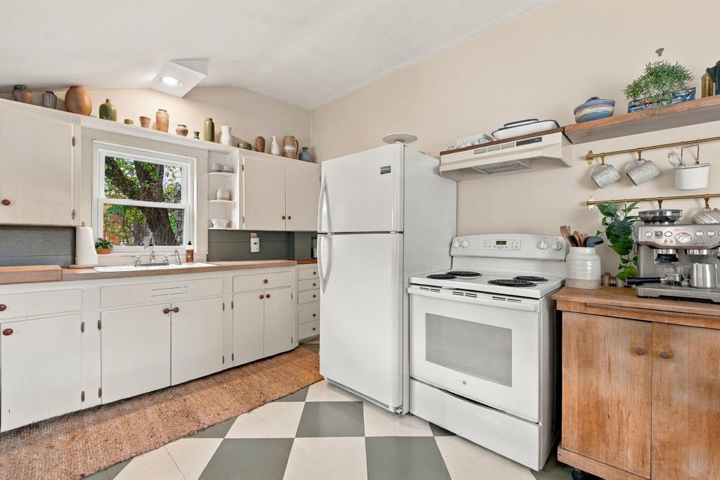 Photo of 7 Poplar Street, Andover, NH 03216 (MLS # 5112920)