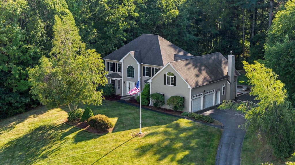 Photo of 13 Longview Circle, Pelham, NH 03076 (MLS # 5111160)