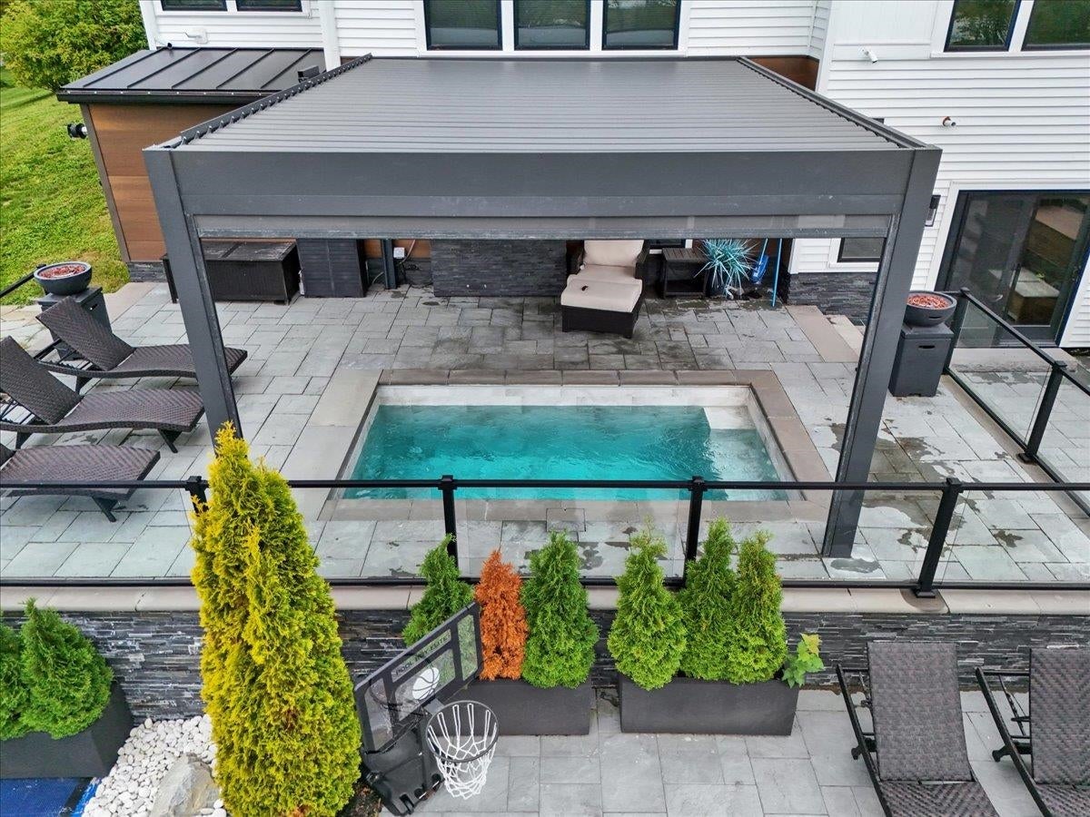 111 Lakeside Avenue