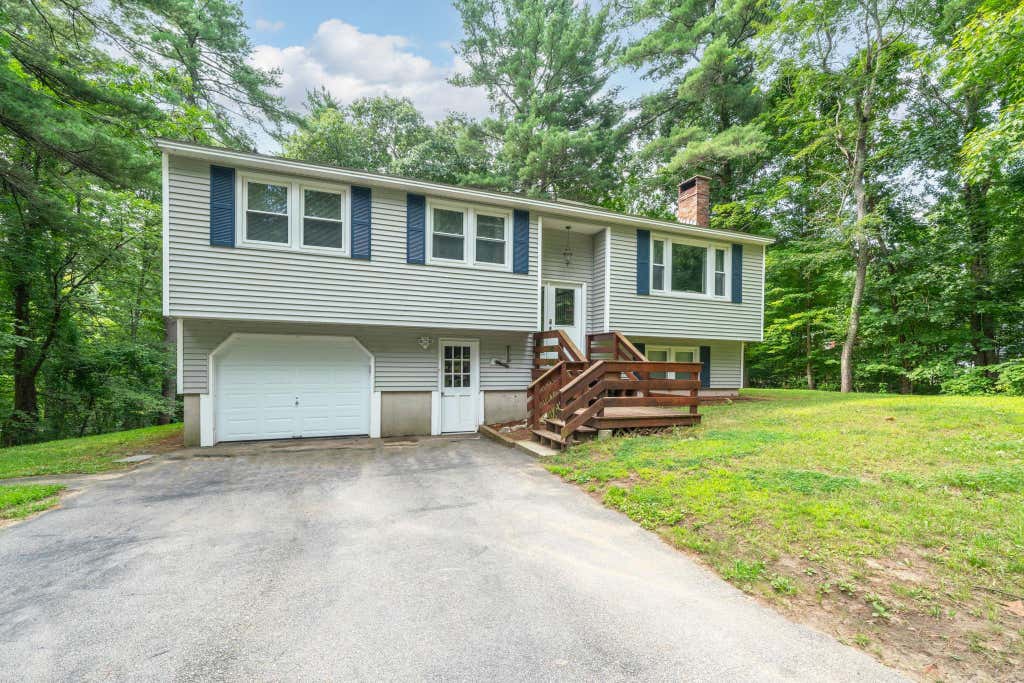 Photo of 35 Drew Road, Derry, NH 03038 (MLS # 5104898)
