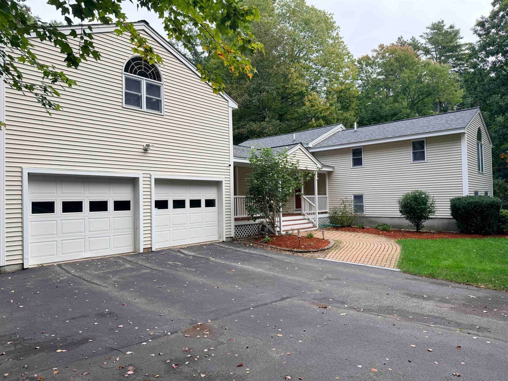 Photo of 18 Windsor Drive, Amherst, NH 03031 (MLS # 5112465)