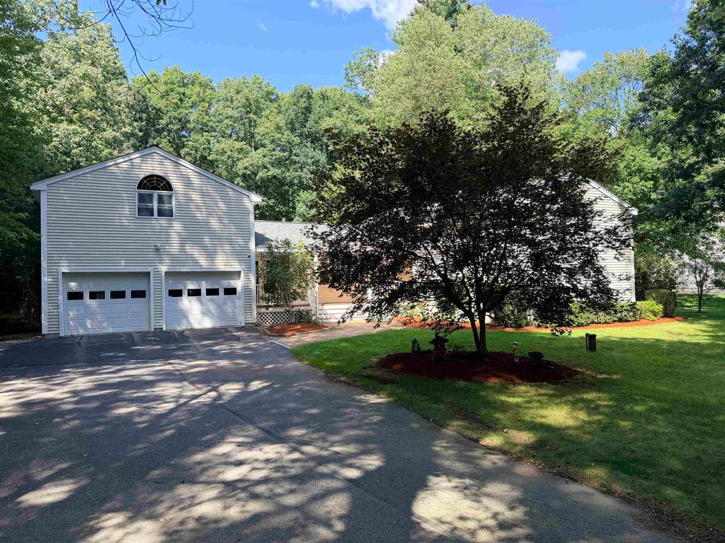 Photo of 18 Windsor Drive, Amherst, NH 03031 (MLS # 5112465)