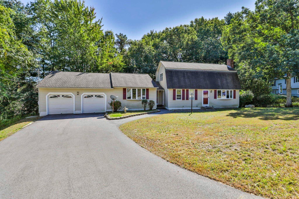 Photo of 16 Blueberry Lane, Nashua, NH 03062 (MLS # 5111930)