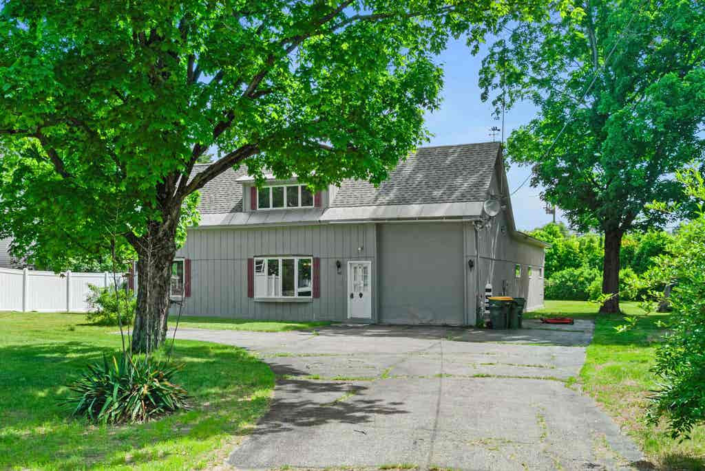 Photo of 148 Charles Street, Rochester, NH 03867 (MLS # 5093185)