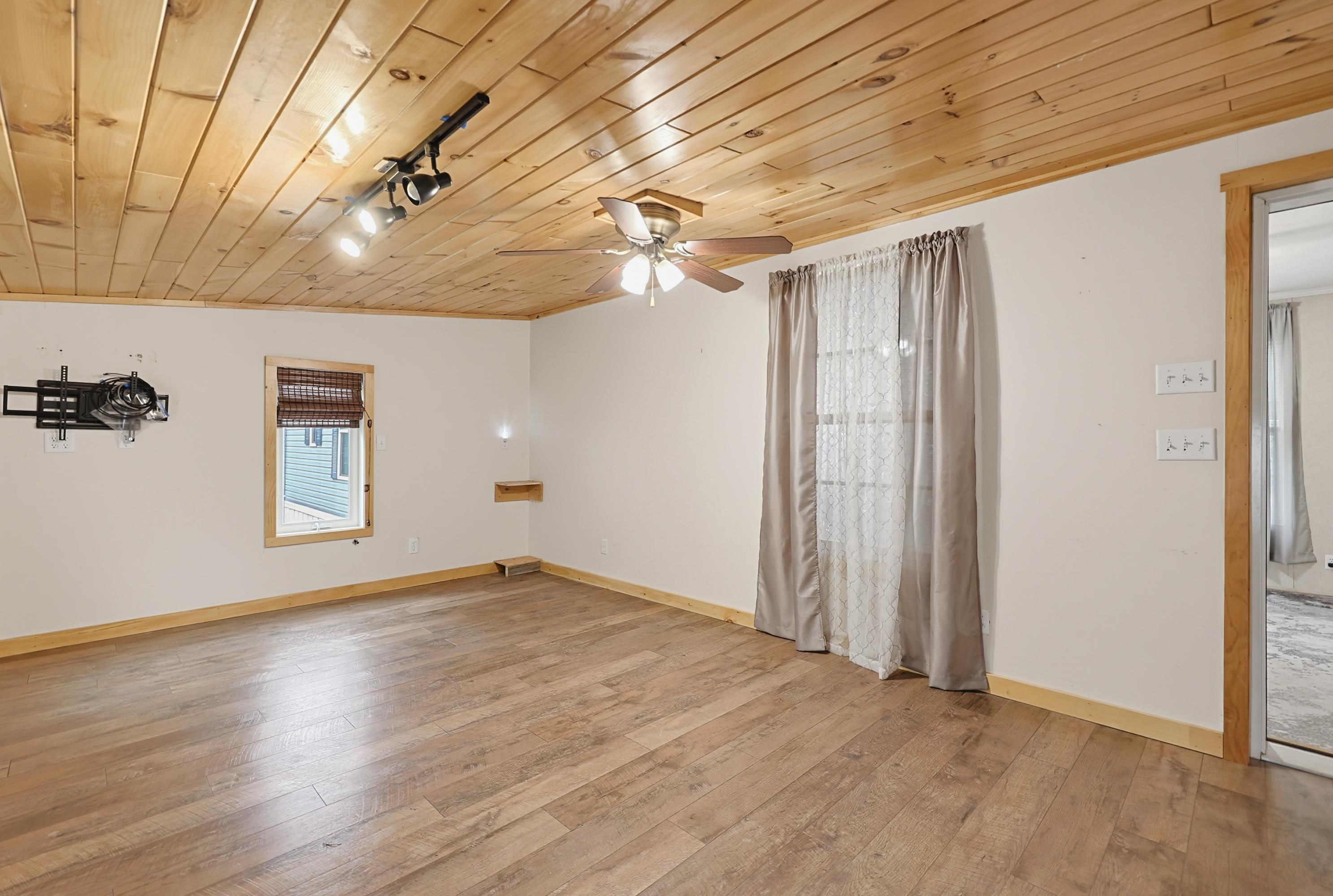 83 Boxwood Lane